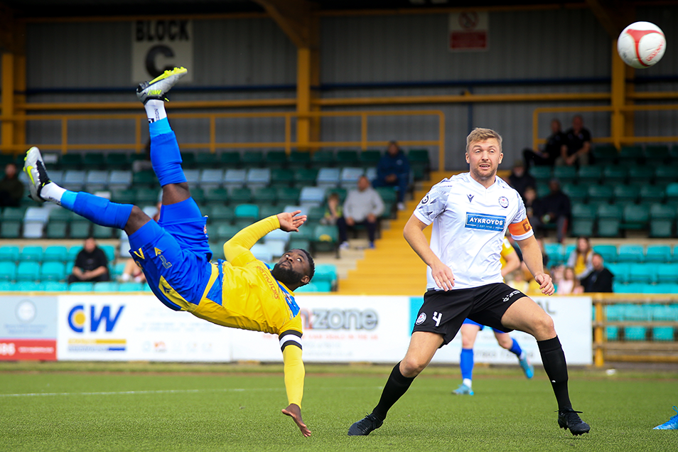 Kayne McLaggon overhead kick. Copyright Perry Dobson